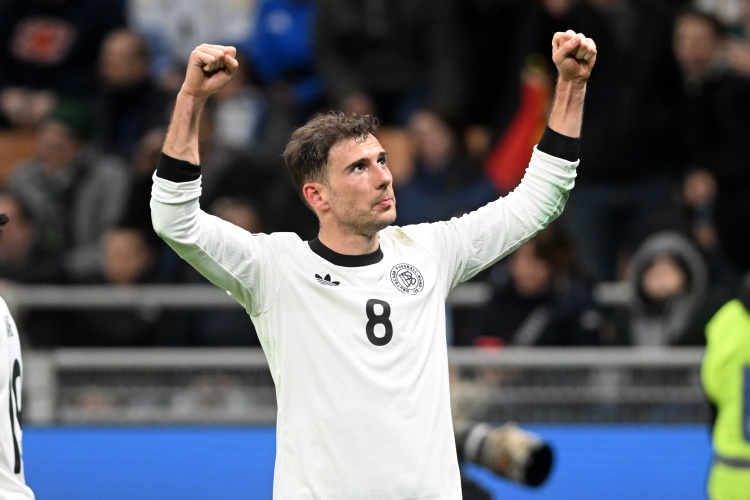 开云体育下载app-法尔克：拜仁可能提拔青训小将接替格雷茨卡 今夏想重金补强边锋